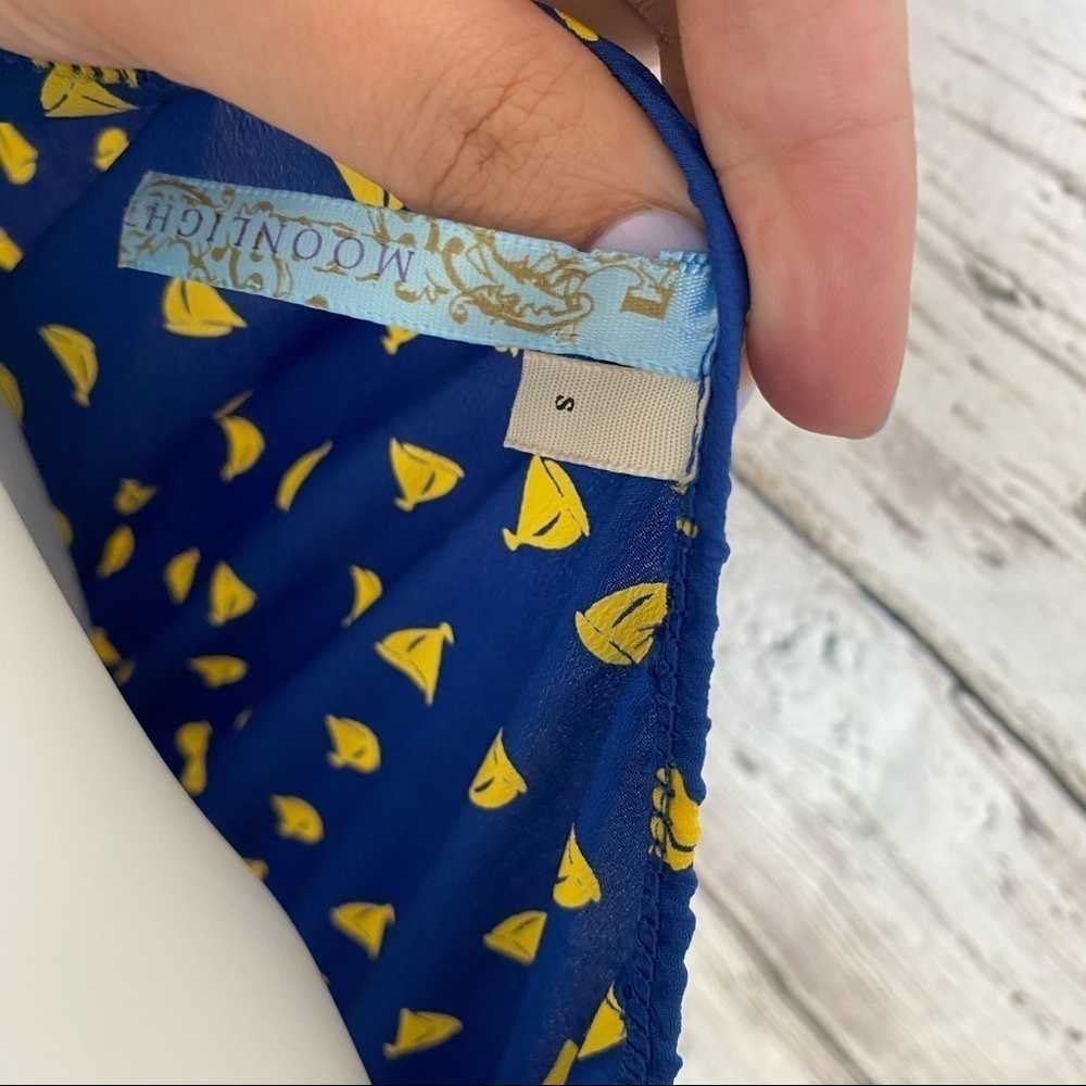 Blue off shoulder dress with yellow boats - Picture 4 of 4